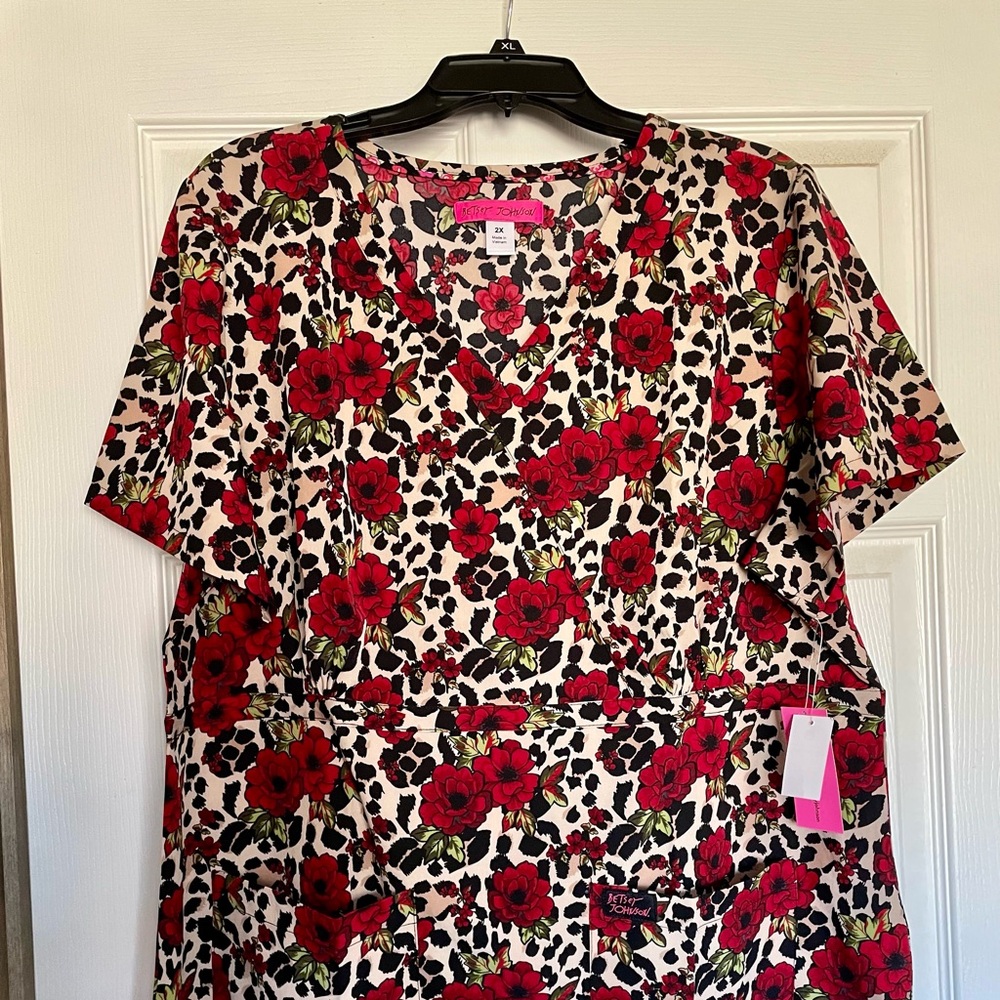 Betsey Johnson Leopard & Rose Scrub Top NWT